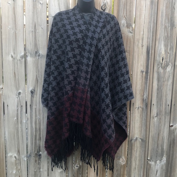 Ricki’s - Houndstooth Blanket Poncho - Picture 1 of 2